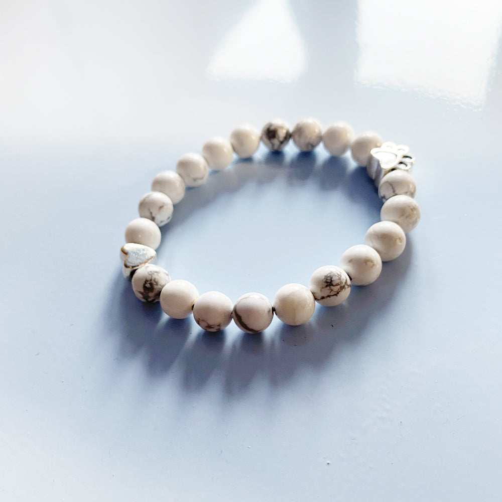Pulsera de Piedras Preciosas Naturales con Dije de Pata y Corazón