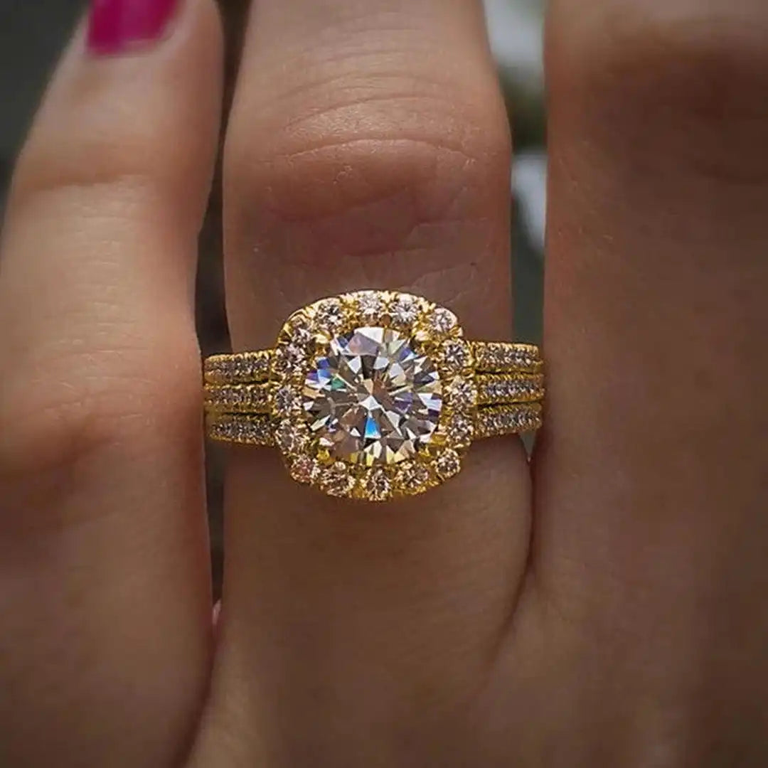 Anillo de Declaración con Pavé y Halo de Cojín