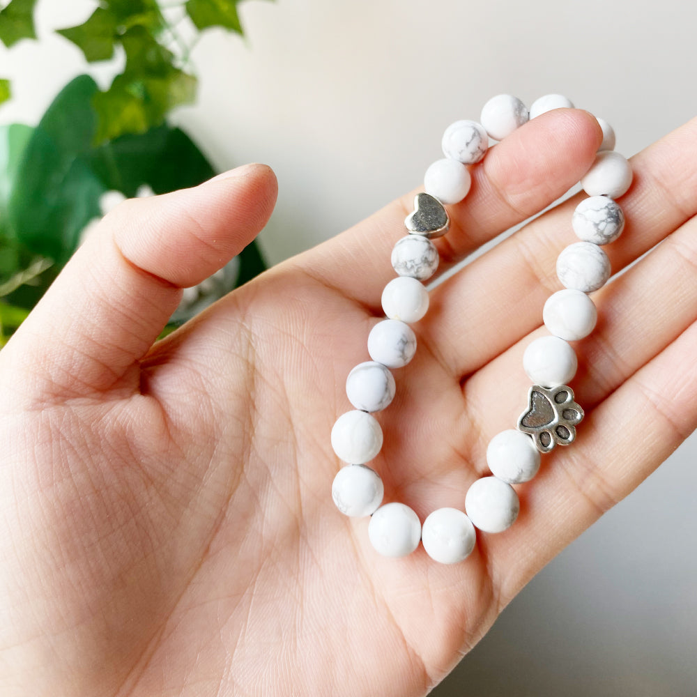 Pulsera de Piedras Preciosas Naturales con Dije de Pata y Corazón