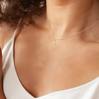 Collar con iniciales de letras de amor