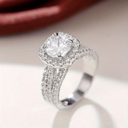 Anillo de Declaración con Pavé y Halo de Cojín