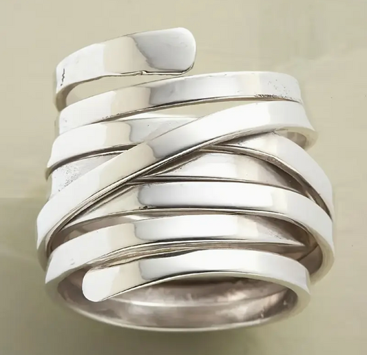 Anillo vintage con diseño de remolino