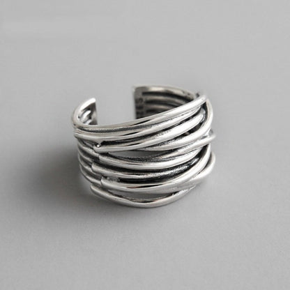 Anillo ajustable de plata con capas