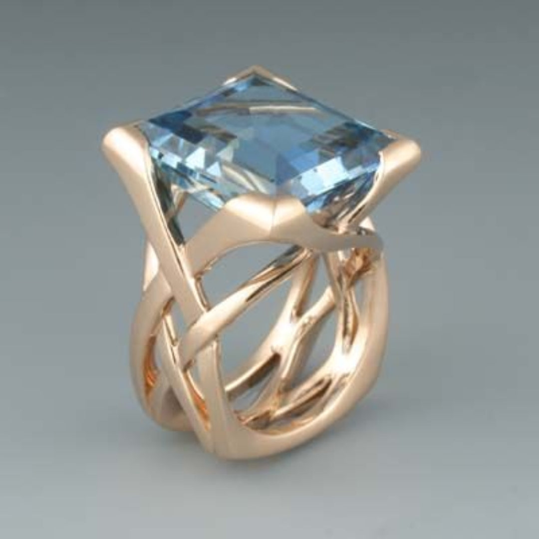 Anillo de Oro Rosa con Zirconio Azul Vintage