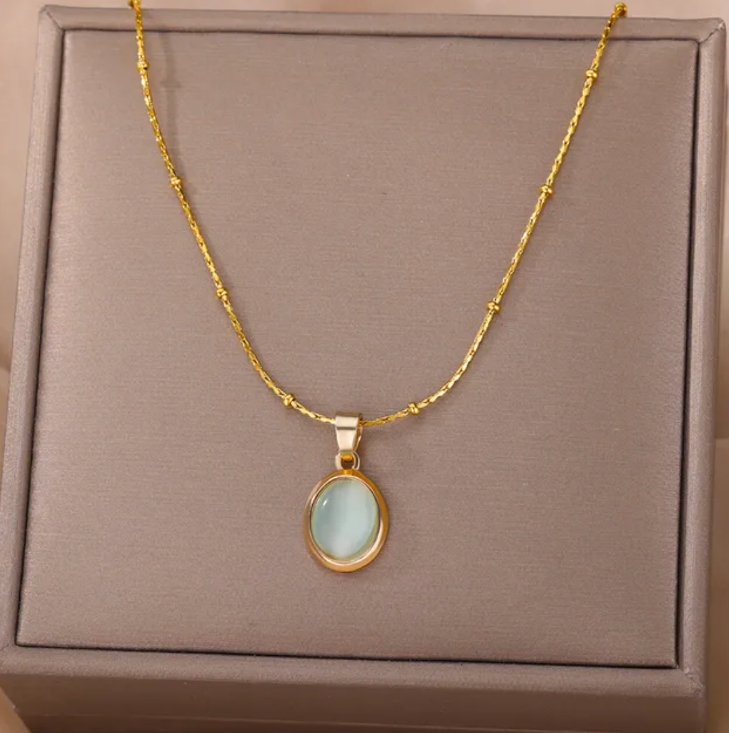 Collar de estilo cuarzo chapado en oro de 18 quilates