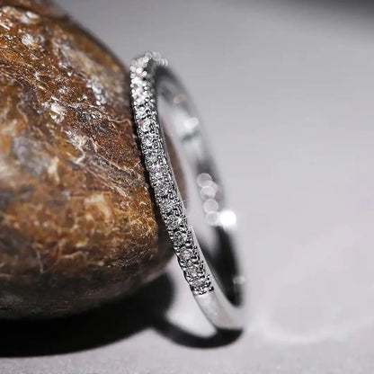 Anillo Elyse Minimalista de Zirconia