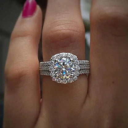 Anillo de Declaración con Pavé y Halo de Cojín