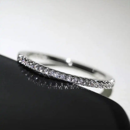 Anillo Elyse Minimalista de Zirconia