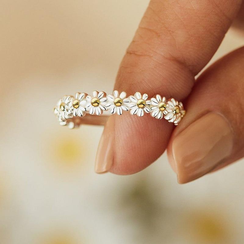 Anillo de plata ajustable con margarita