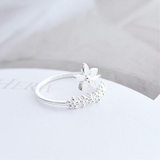 Anillo Ajustable de Flor Silvestre con Esmalte Pintado a Mano en Plata 925