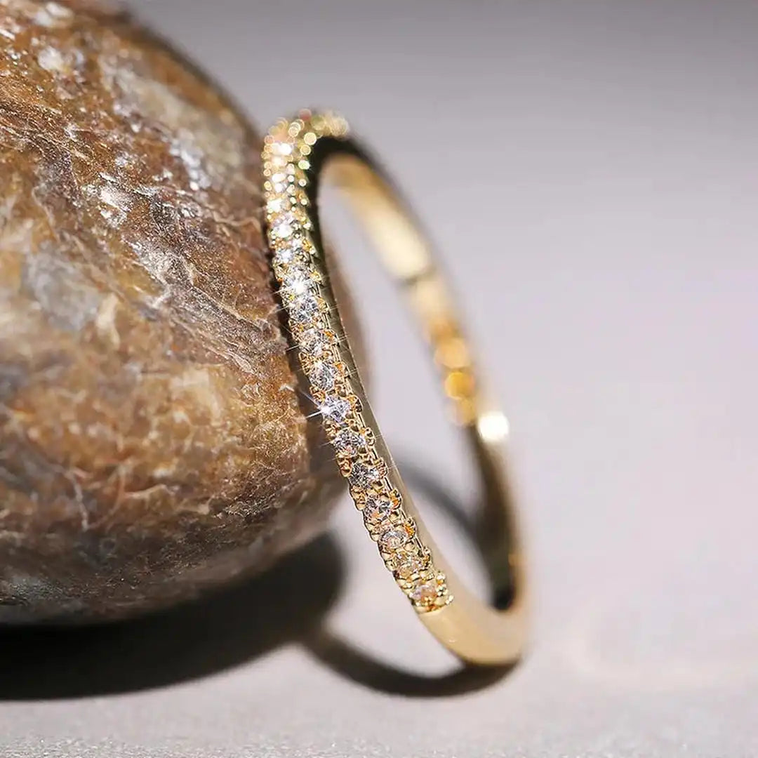 Anillo Elyse Minimalista de Zirconia