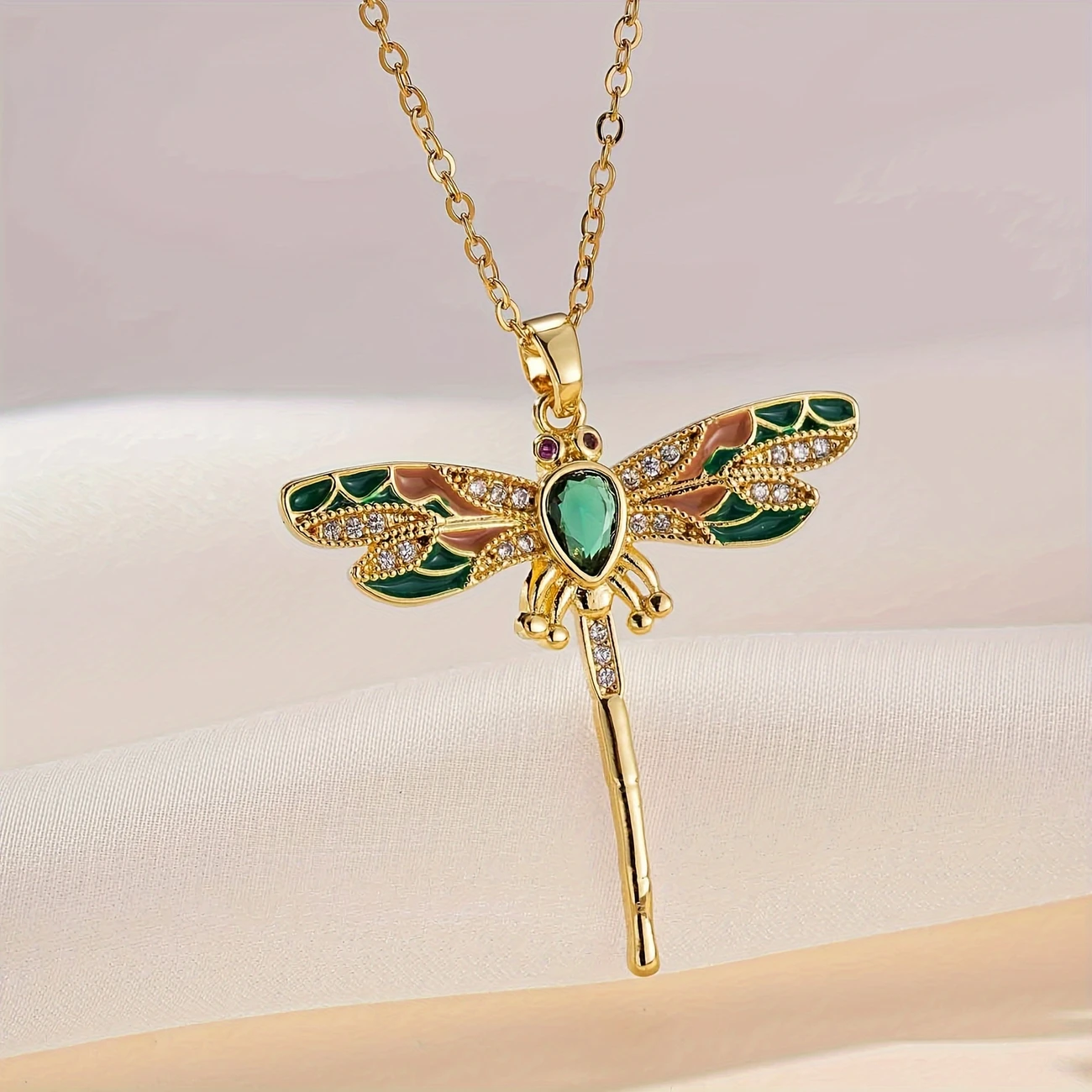 Collar de los Sueños Dorados de la Libélula Danzante