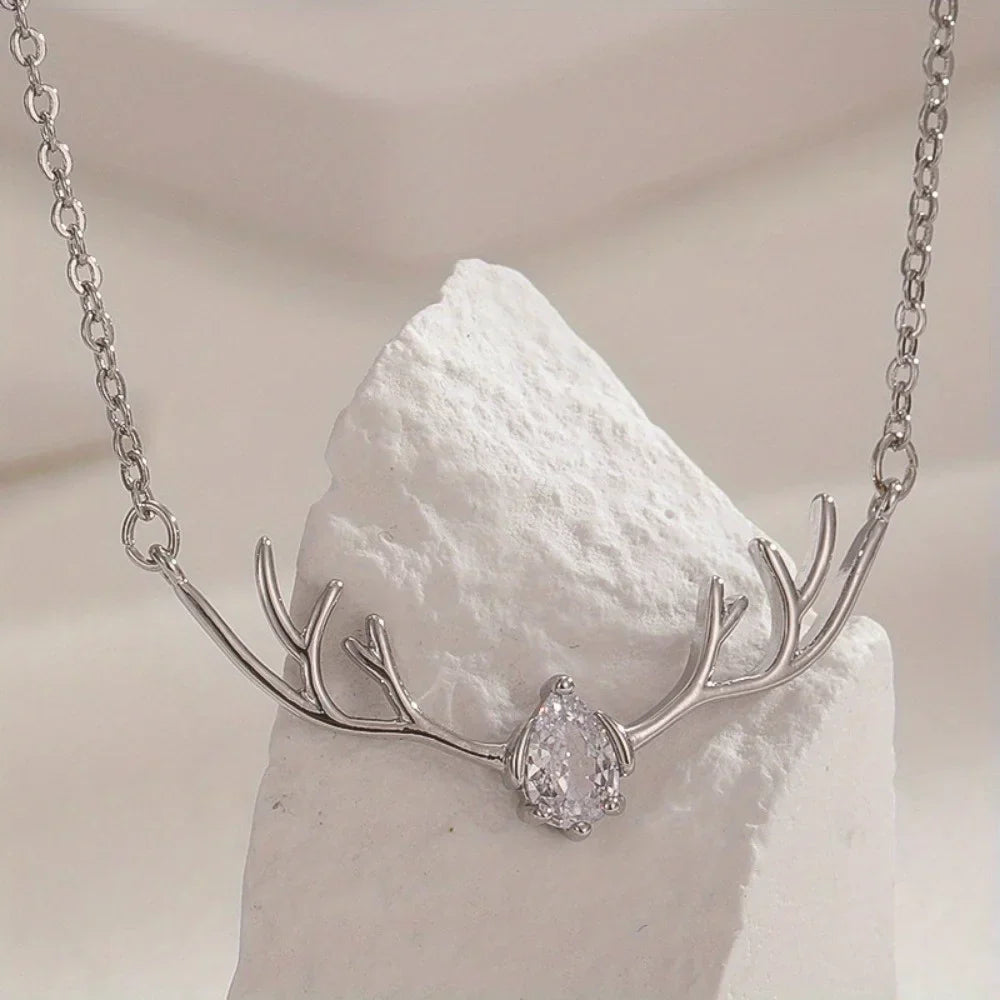 Collar de Asta de Venado con Dije de Corazón Delicado