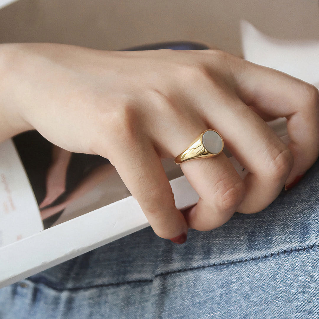Anillo con perlas de madreperla