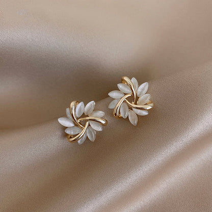 Pendientes de aro con flores de ópalo en oro