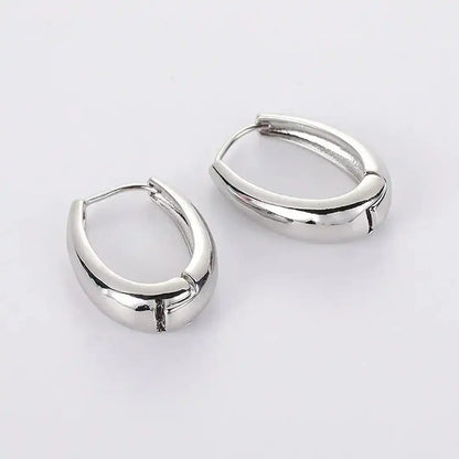 Pendientes Clásicos de Aro Dorado