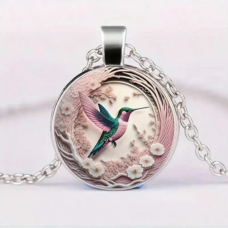 Collar de Colibrí en Cúpula de Cristal