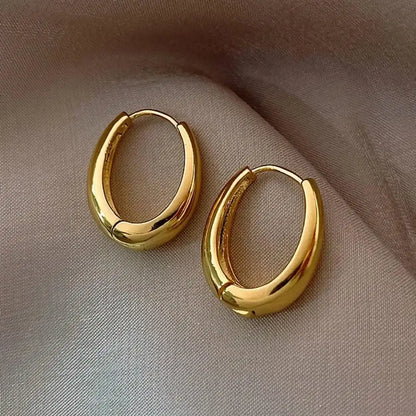 Pendientes Clásicos de Aro Dorado