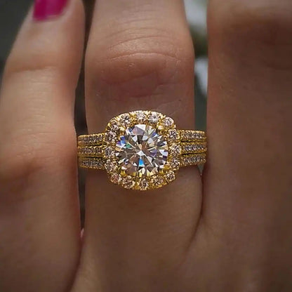 Anillo de Declaración con Pavé y Halo de Cojín