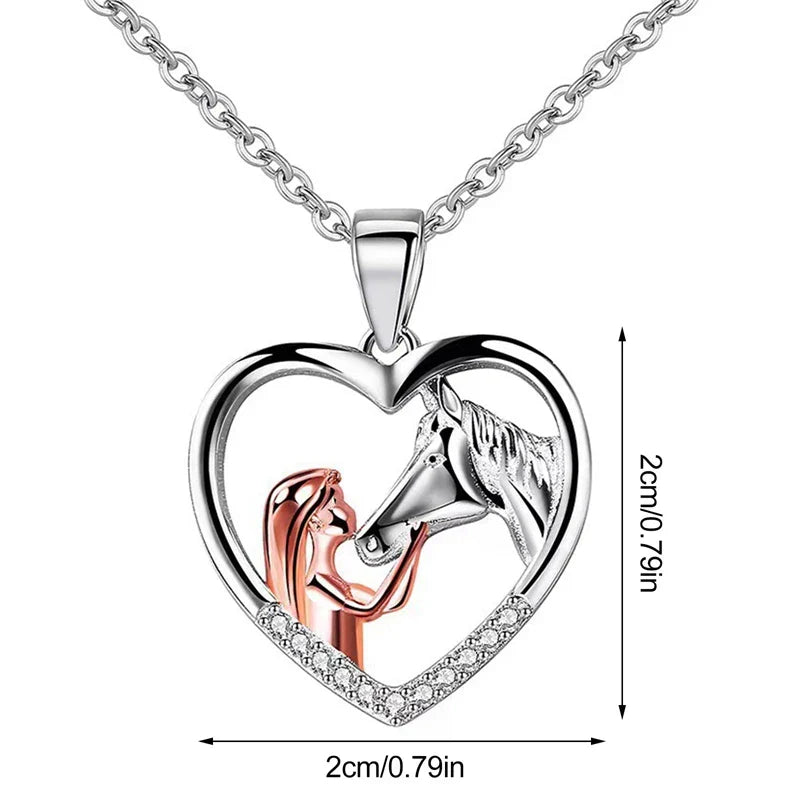 Collar de Corazón con Zirconia de Niña y Caballo