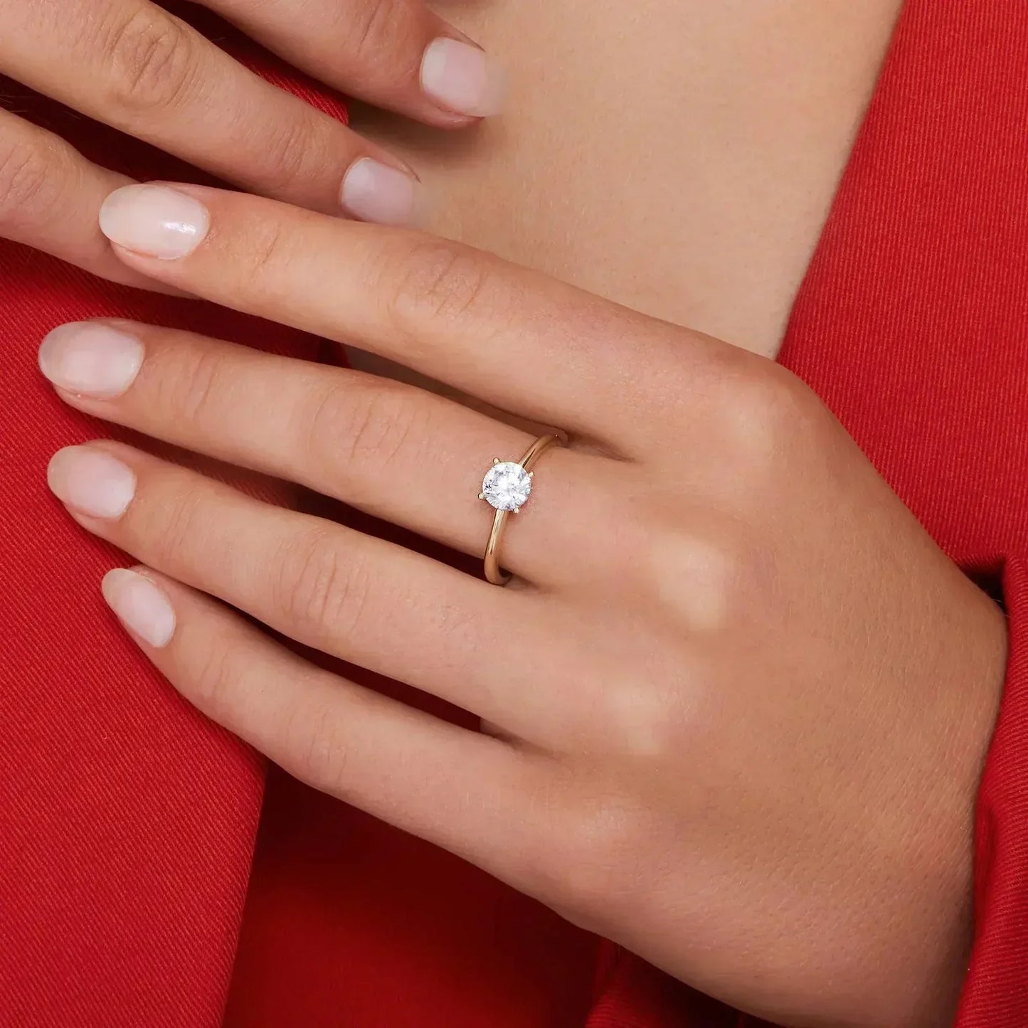 Anillo de gema con banda de oro exclusivo
