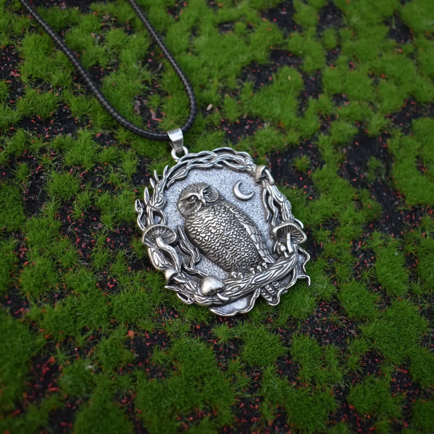 Collar Místico de Búho, Luna y Hongo