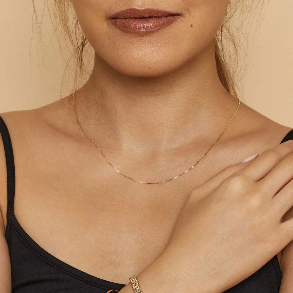 Collar Bodega Box | Oro Blanco