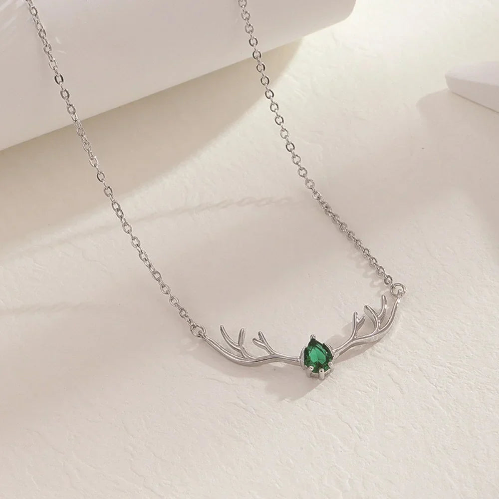Collar de Asta de Venado con Dije de Corazón Delicado