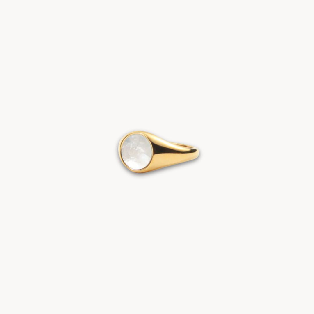 Anillo con perlas de madreperla