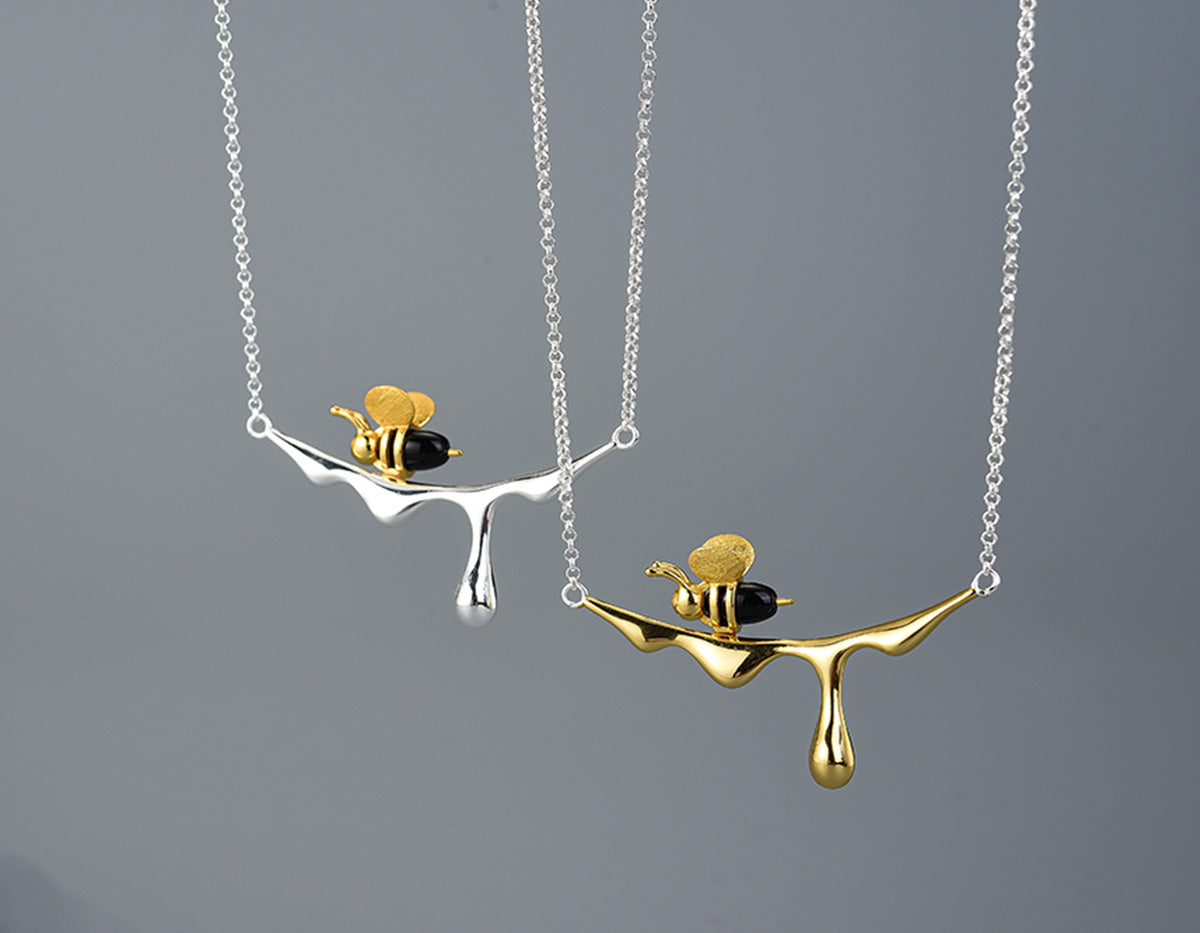 Collar de Miel Goteando y Abeja
