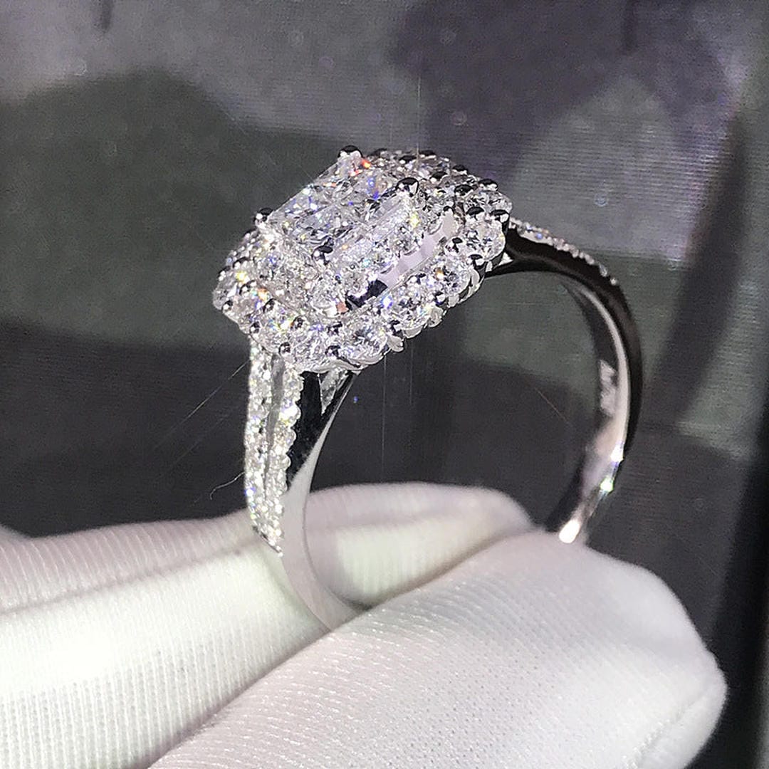Anillo de Boda de Zirconia en Forma Cuadrada