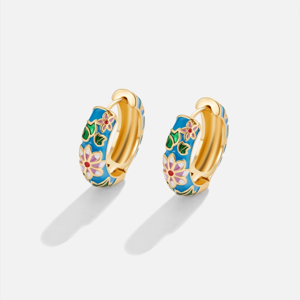 Pendientes de aro dorados con flor