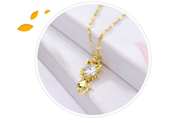 Collar de gato con zirconia bañado en oro