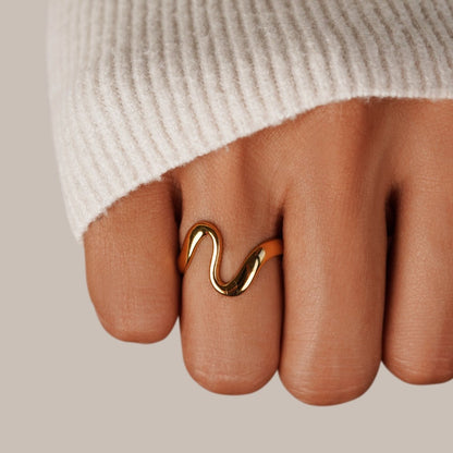 Anillo Onda Dorada