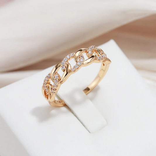 Anillo elegante con cadena de oro