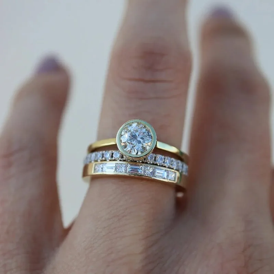 Anillo Dorado con Cristal Vintage