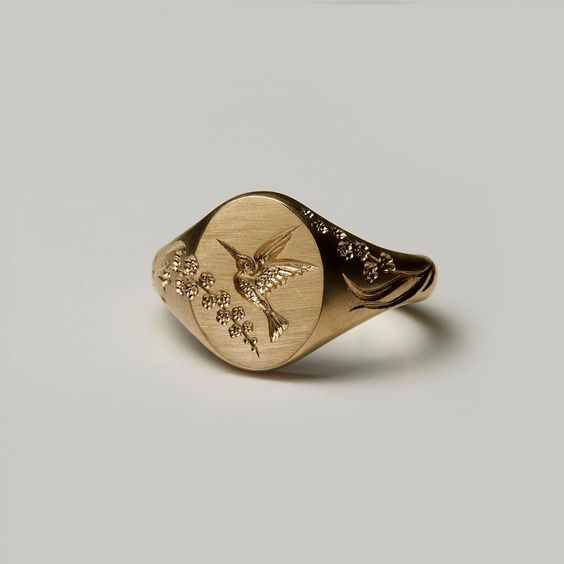 Anillo Vintage de Sello de Colibrí Dorado