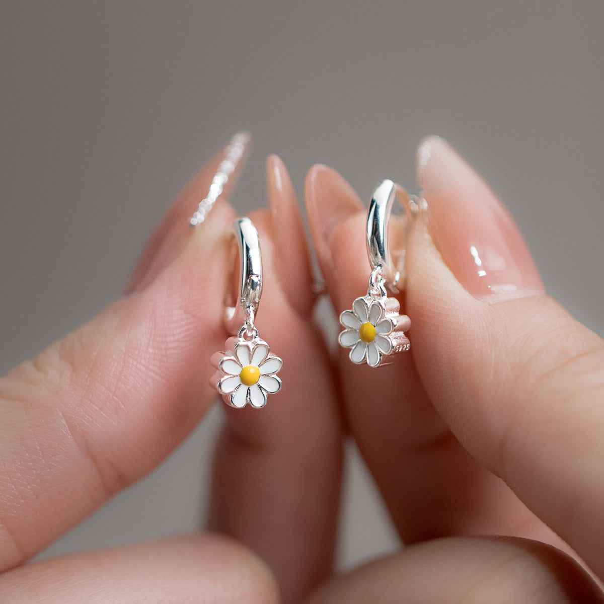 Pendientes con colgante de mariposa de plata 925
