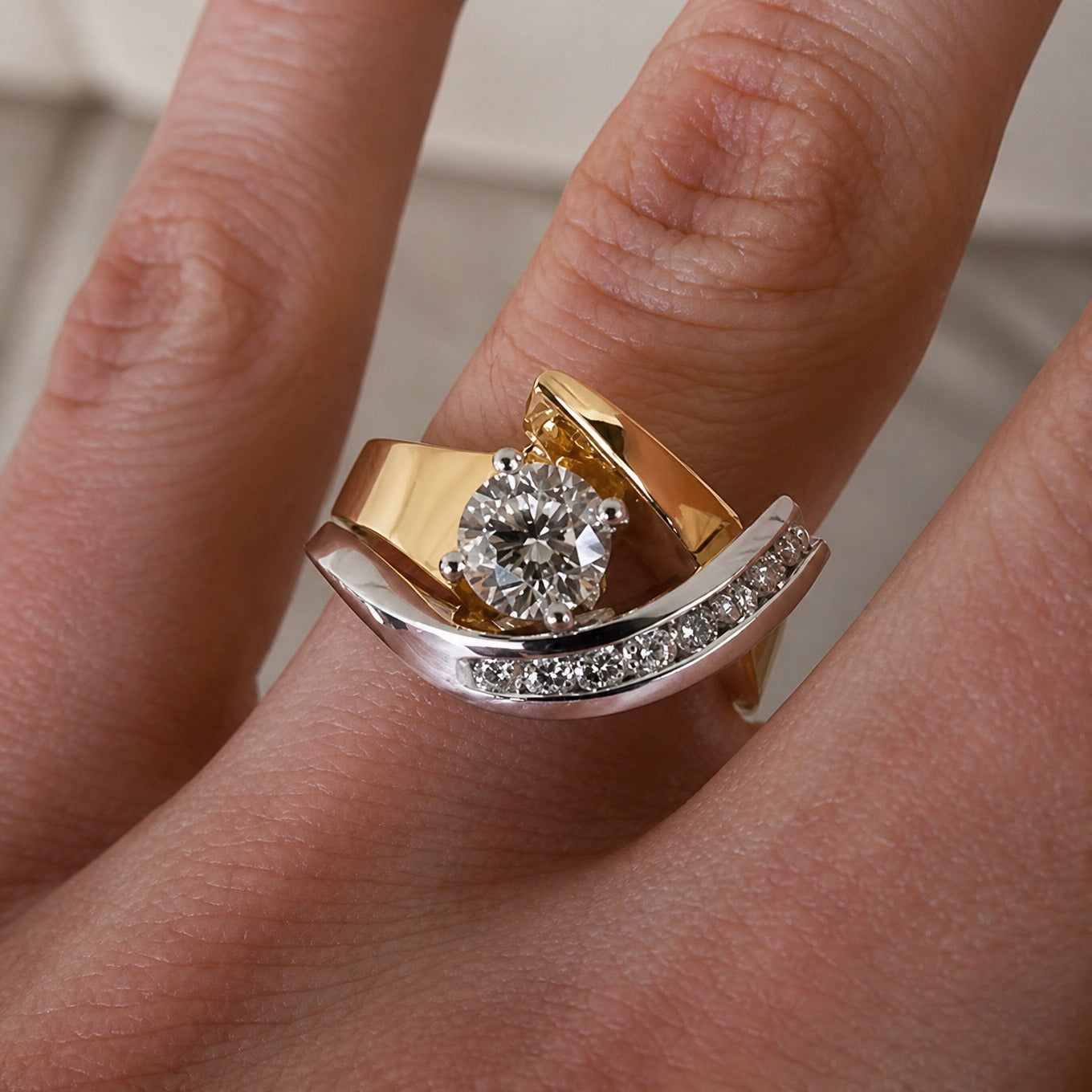 Anillo Artístico de Doble Tono