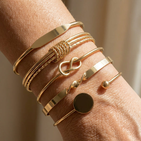 Conjunto de Pulseras de Oro con Elegancia Sofisticada y Nudos