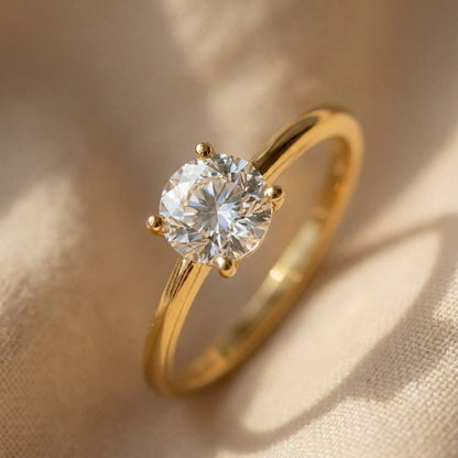 Anillo de gema con banda de oro exclusivo
