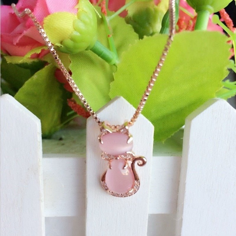 Collar de gato con piedra rosa y zirconia